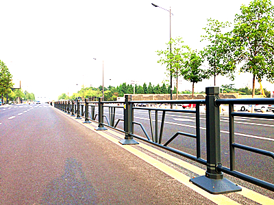 新型道路护栏 - 河北振兴金源丝网集团有限公司图片3