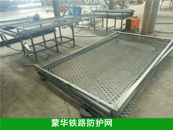蒙华铁路护栏网 - 河北振兴金源丝网集团有限公司图片2