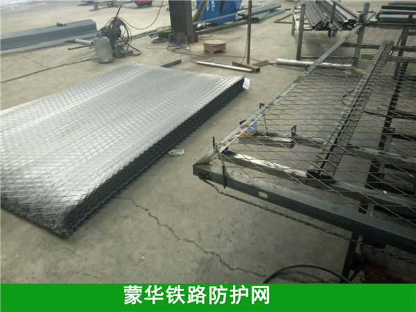 蒙华铁路护栏网 - 河北振兴金源丝网集团有限公司图片4
